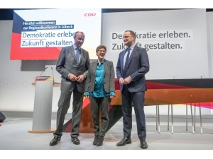 Merkel’in Halefleri İkna Turunda