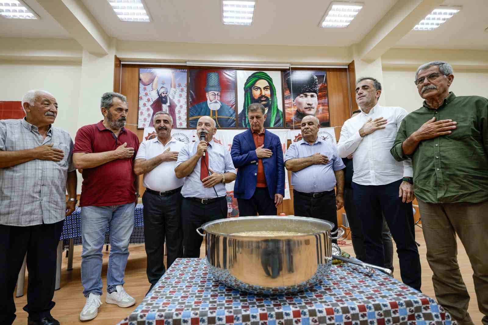 baskan-tugay-asure-lokmasini-paylasti