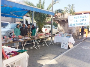 Edremit’te Kermes Geliri Okula Kütüphane Olacak