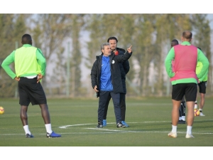 Konyaspor, Aykut Kocaman İle İlk Çalışmasını Yaptı