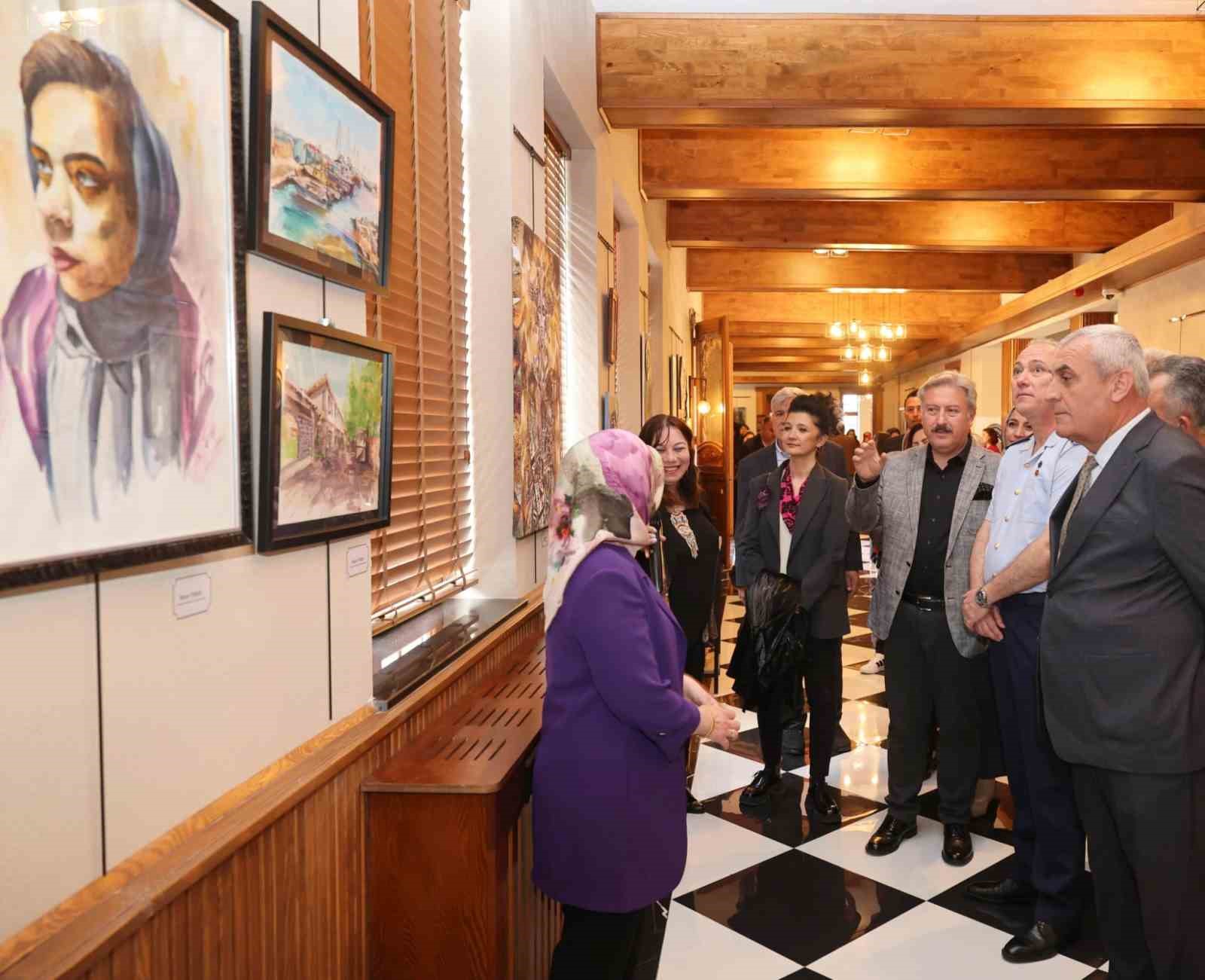 sanat-merkezi-nde-karma-resim-sergisi-acildi
