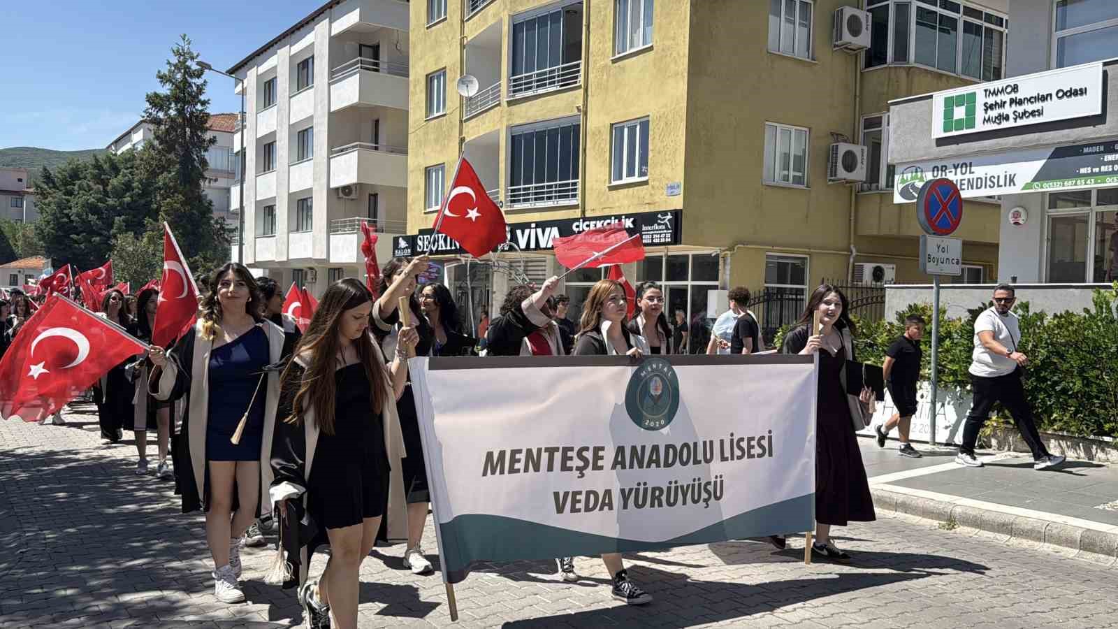 mentese-anadolu-lisesi-nde-3-geleneksel-veda-yuruyusu-gerceklesti