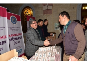 Bilecik Belediyesi Kandil Simidi Dağıttı