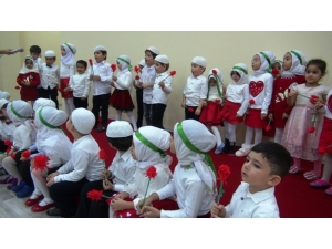 Minik Öğrenciler Gösterileriyle Mest Etti