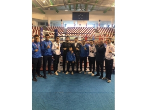 Büyükşehir’li Boksörlerden 4 Madalya