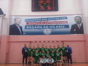 Gölbaşı Kadın Hentbol Takımı Zirveyi Bırakmadı