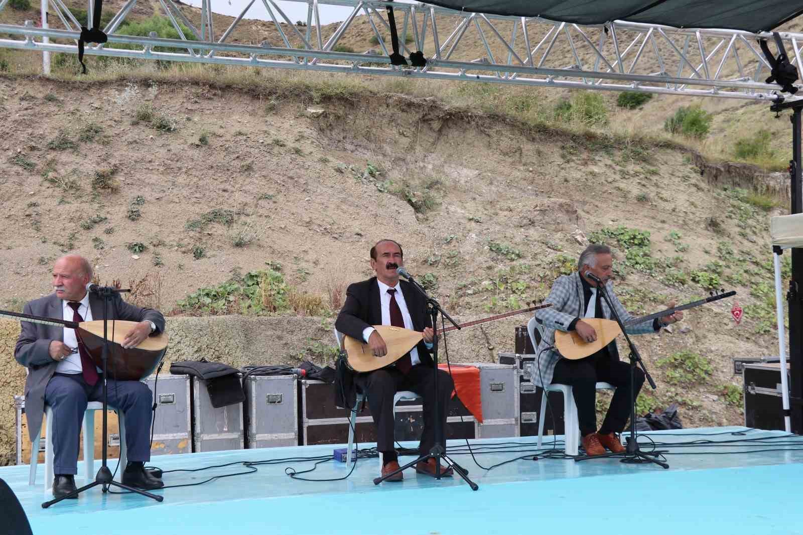 asik-summani-memleketi-narman-samikale-de-yad-edildi