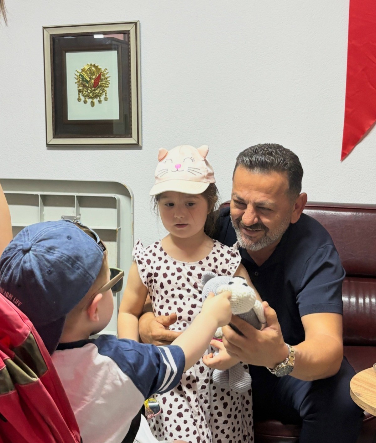 makamin-en-ozel-misafirleri-minikler-oldu