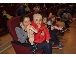 Arguvan’da Tiyatro Gösterimine Çocuklardan Büyük İlgi