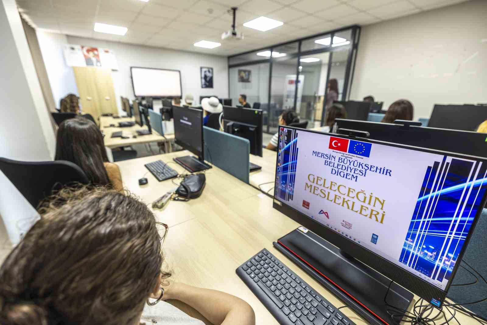 mersin-de-genclere-ucretsiz-yazilim-egitimi