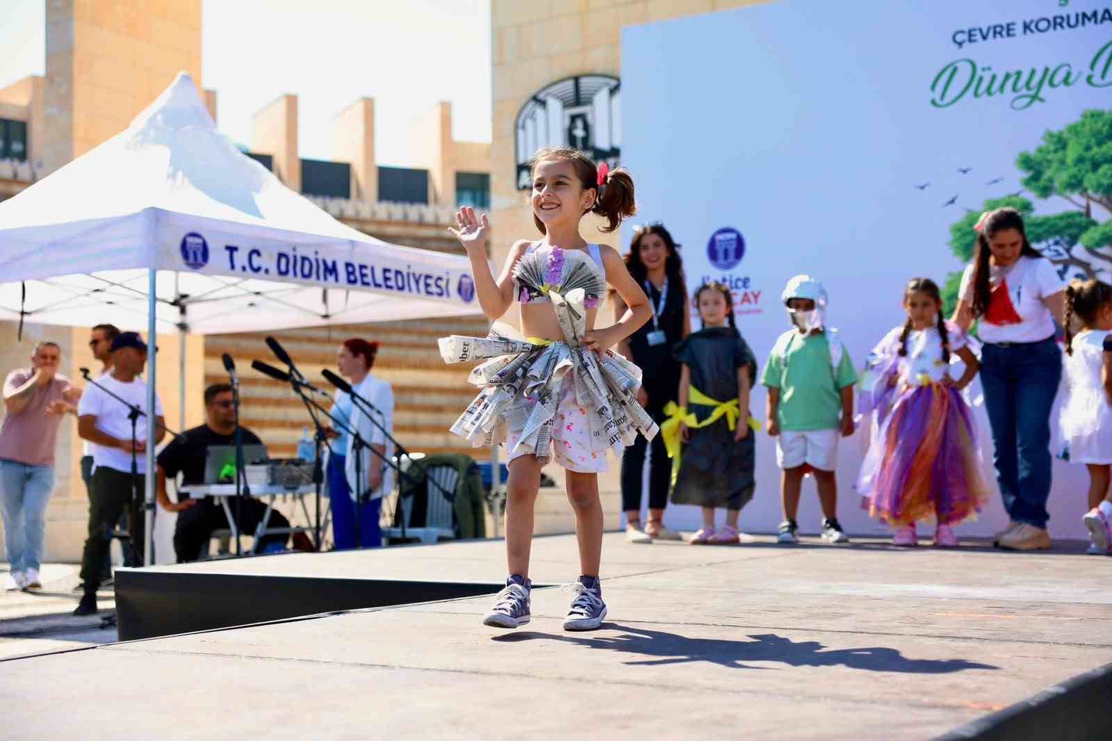 didim-de-minik-tasarimcilar-geri-donusum-defilesiyle-cevreye-dikkat-cekti