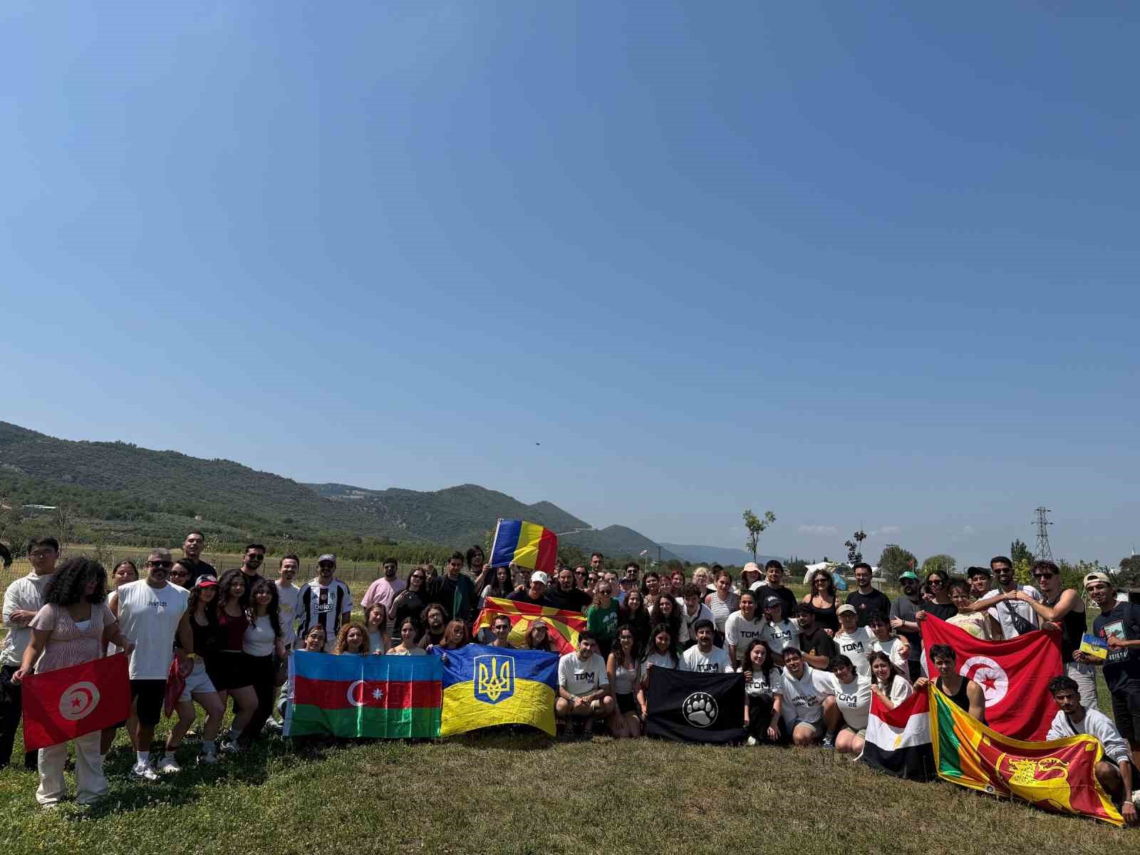 dunyanin-dort-bir-yaninda-gencler-nilufer-de-bulustu