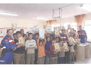 Jandarma Çocukları Unutmadı