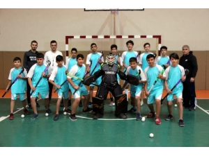 Hokey Antrenörü Mustafa Kayhan: “Milli Takım Aday Kadrosuna Sporcu Göndermek İçin Çalışıyoruz”