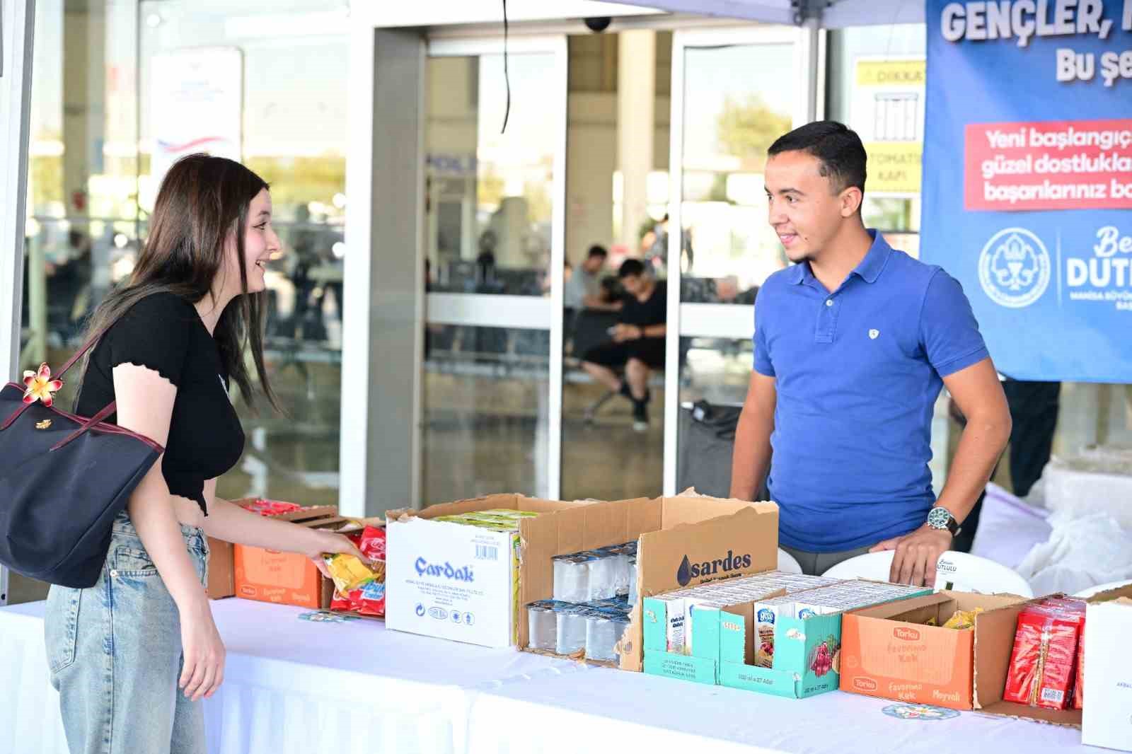 manisa-buyuksehir-belediyesinden-ogrencilere-hos-geldin-karsilamasi