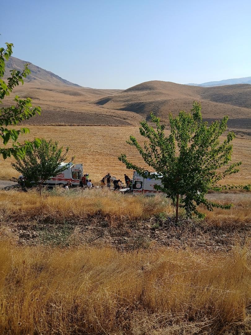 elazig-da-trafik-kazasi-2-olu-4-yarali