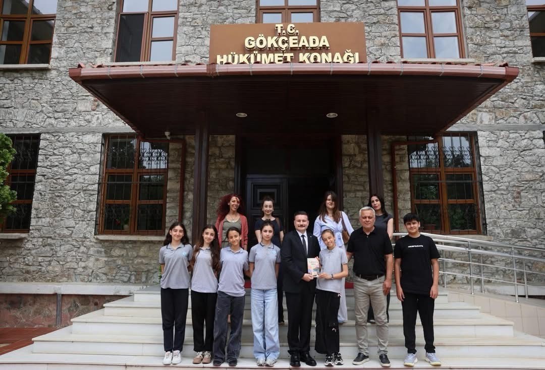 gokceada-da-minik-kalemlerden-buyuk-basari-34-ogrencinin-eserleri-kitaplasti