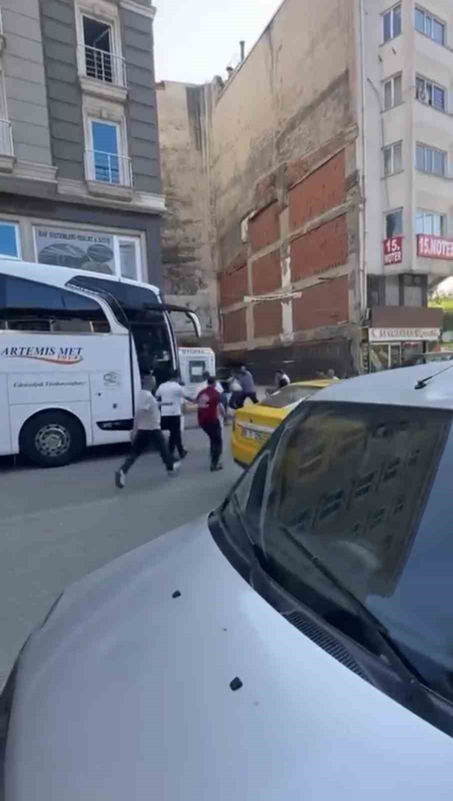 bursa-da-otopark-gorevlisi-ile-vatandas-arasinda-bicakli-kavga