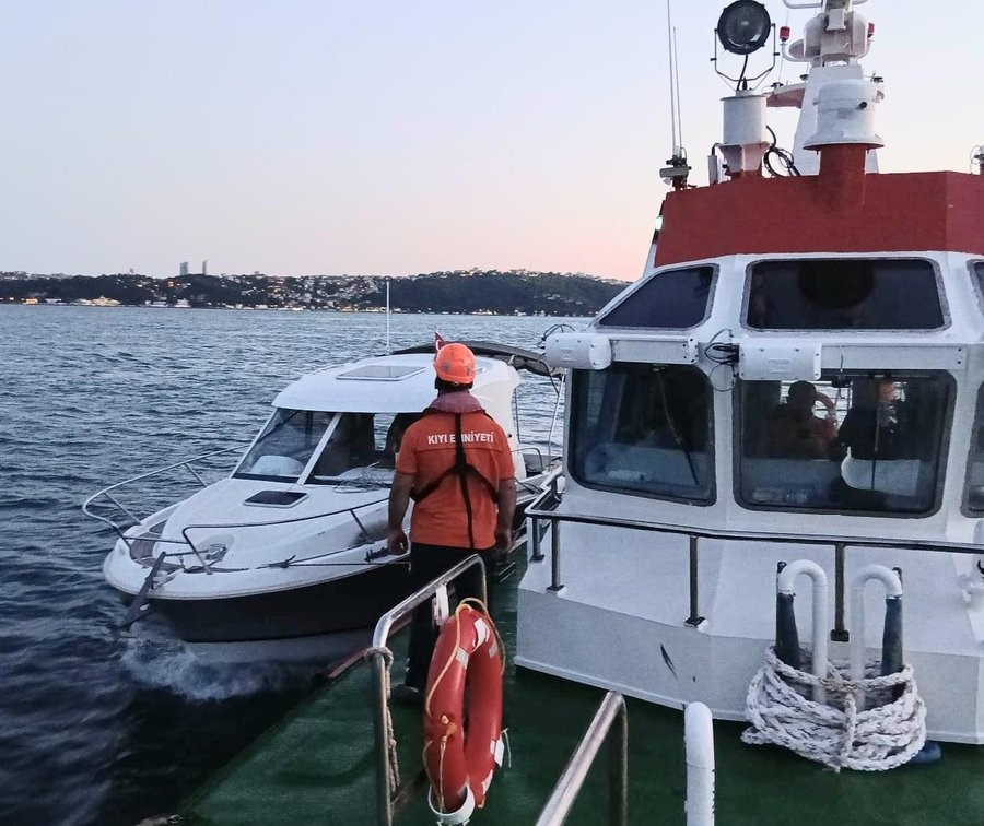 sariyer-aciklarinda-su-alan-tekne-kurtarildi
