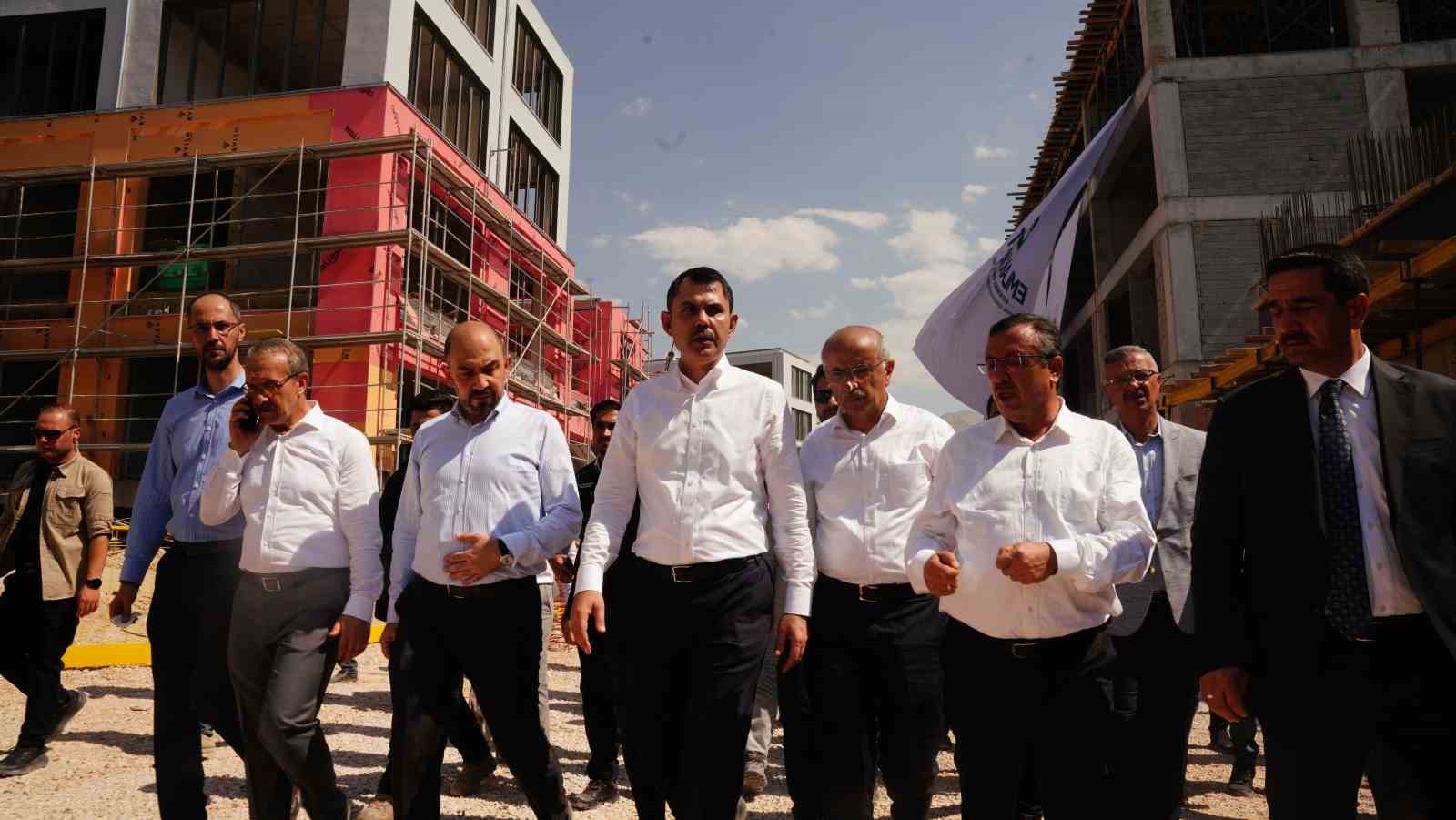 bakan-kurum-un-ismi-malatya-da-oy-birligi-ile-bir-caddeye-verildi