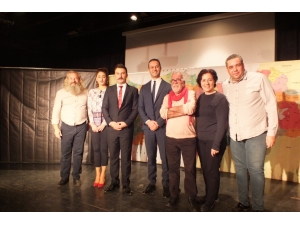 Malazgirt’te Öğretmenler İçin Tiyatro Gösterisi Yapıldı