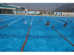 Yunusemre’de Yüzme Kursu Devam Ediyor