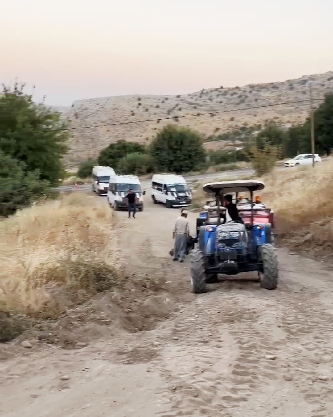 sincik-kahta-yolunda-vatandaslarin-ulasim-magduriyeti-suruyor