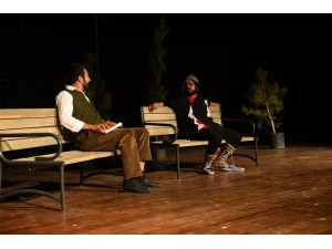 E.yeni Malatyasporlu Futbolcular Tiyatro Oyunu İzledi