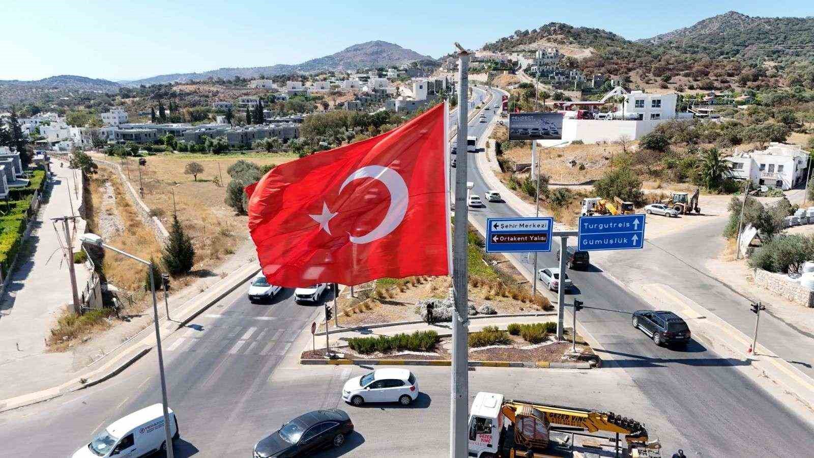 bodrum-da-bayrak-direkleri-bakimdan-gecirildi