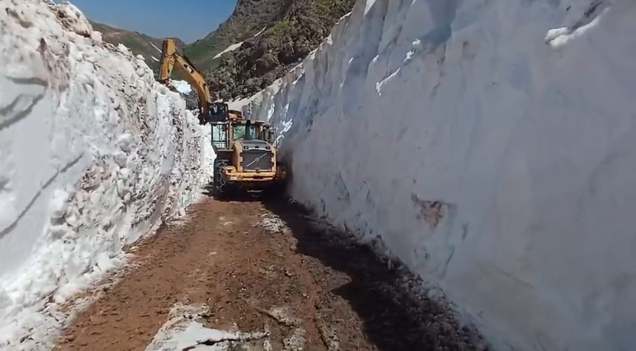 yuksekova-da-temmuz-ayinda-kar-tunelleri-2-aylik-calismada-sona-gelindi