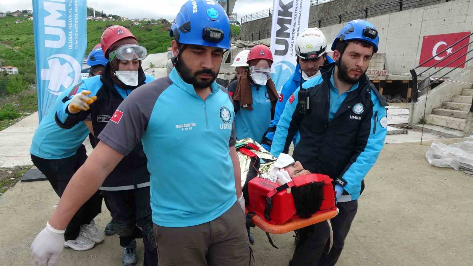 trabzon-da-gercegi-aratmayan-deprem-tatbikati