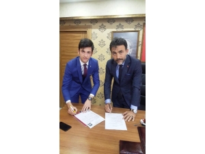 Trabzon’da Meclis Üyeliğine En Genç Aday Adayı Akçaabat’tan 18 Yaşındaki Fatih Çabuk Oldu