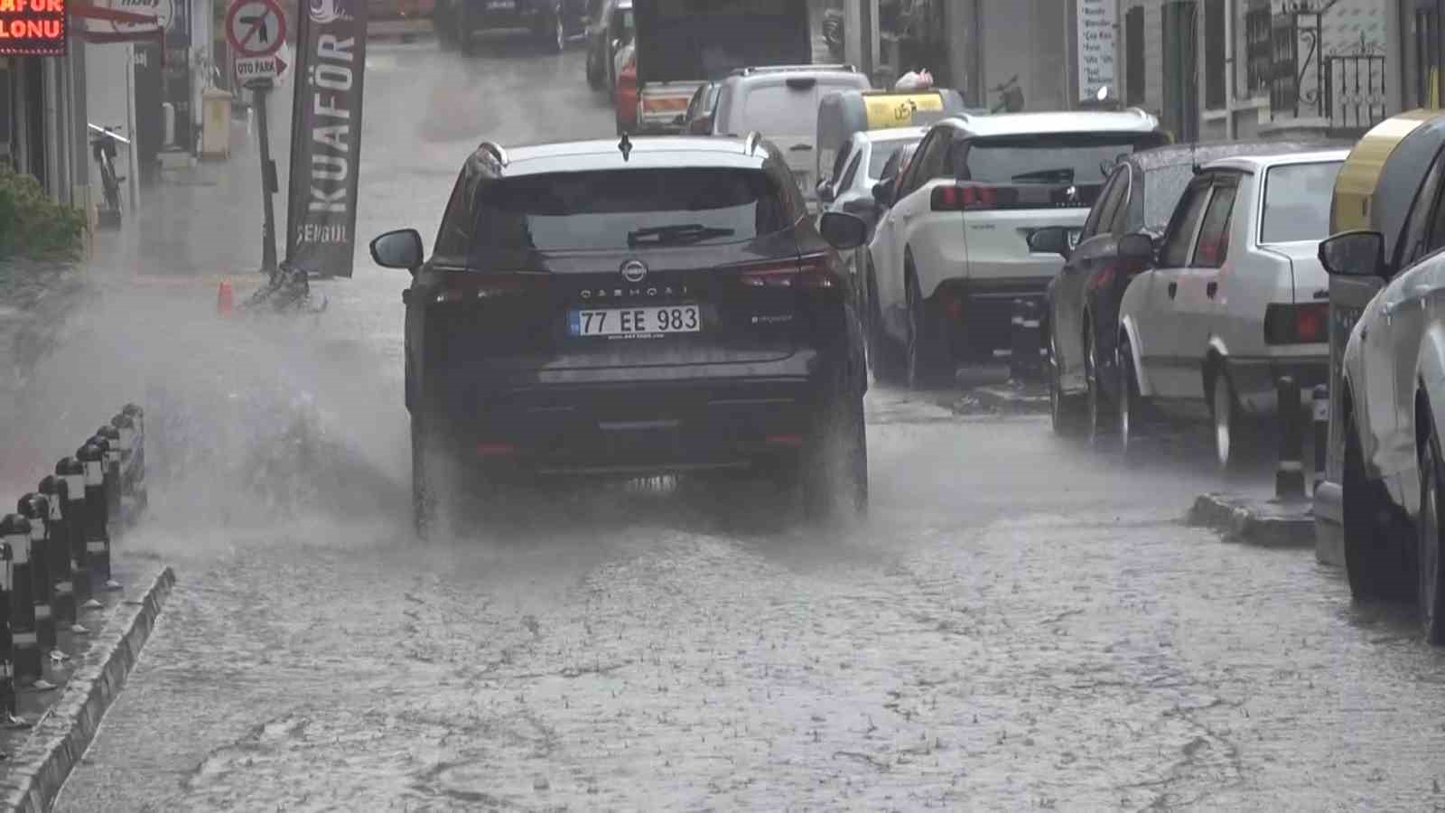 yalova-da-saganak-yagis-hayati-olumsuz-etkiliyor