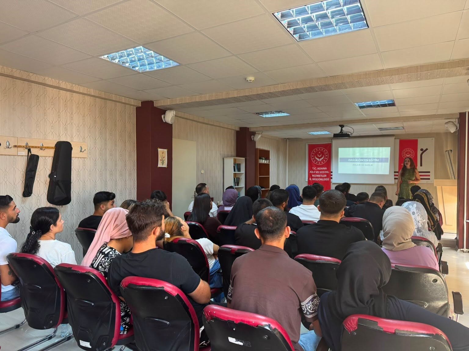 adana-da-evlilik-yolundaki-ciftler-egitim-programinda-bulustu
