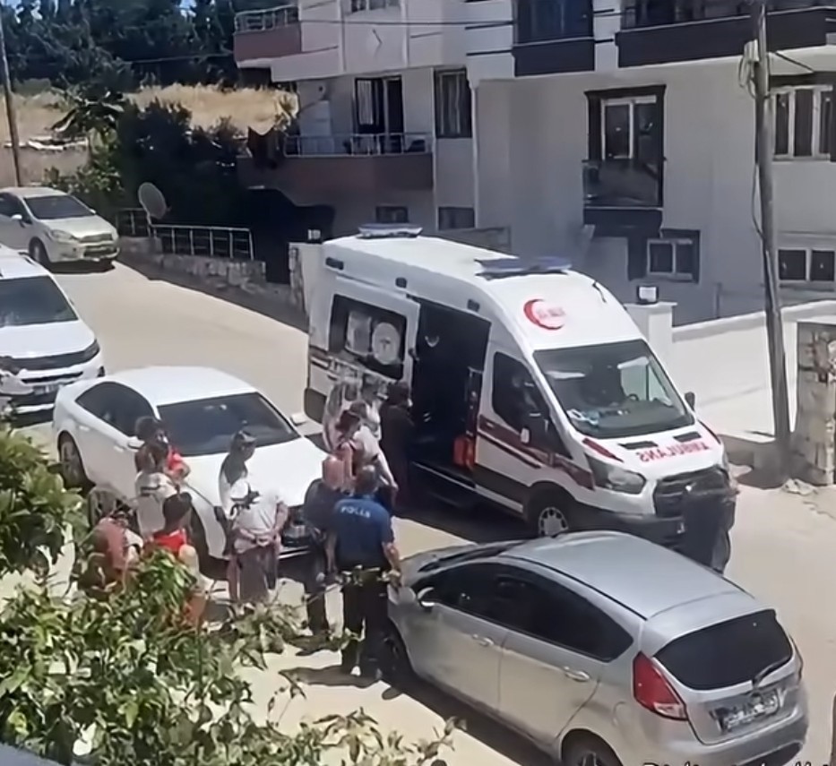 didim-de-damat-uc-kisiyi-bicaklayip-kacti