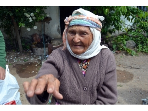 Ayvalık’ta 114 Yaşındaki Fatma Nine Hayatını Kaybetti