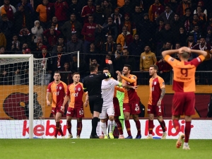 Serdar Aziz Beşiktaş Derbisinde Yok