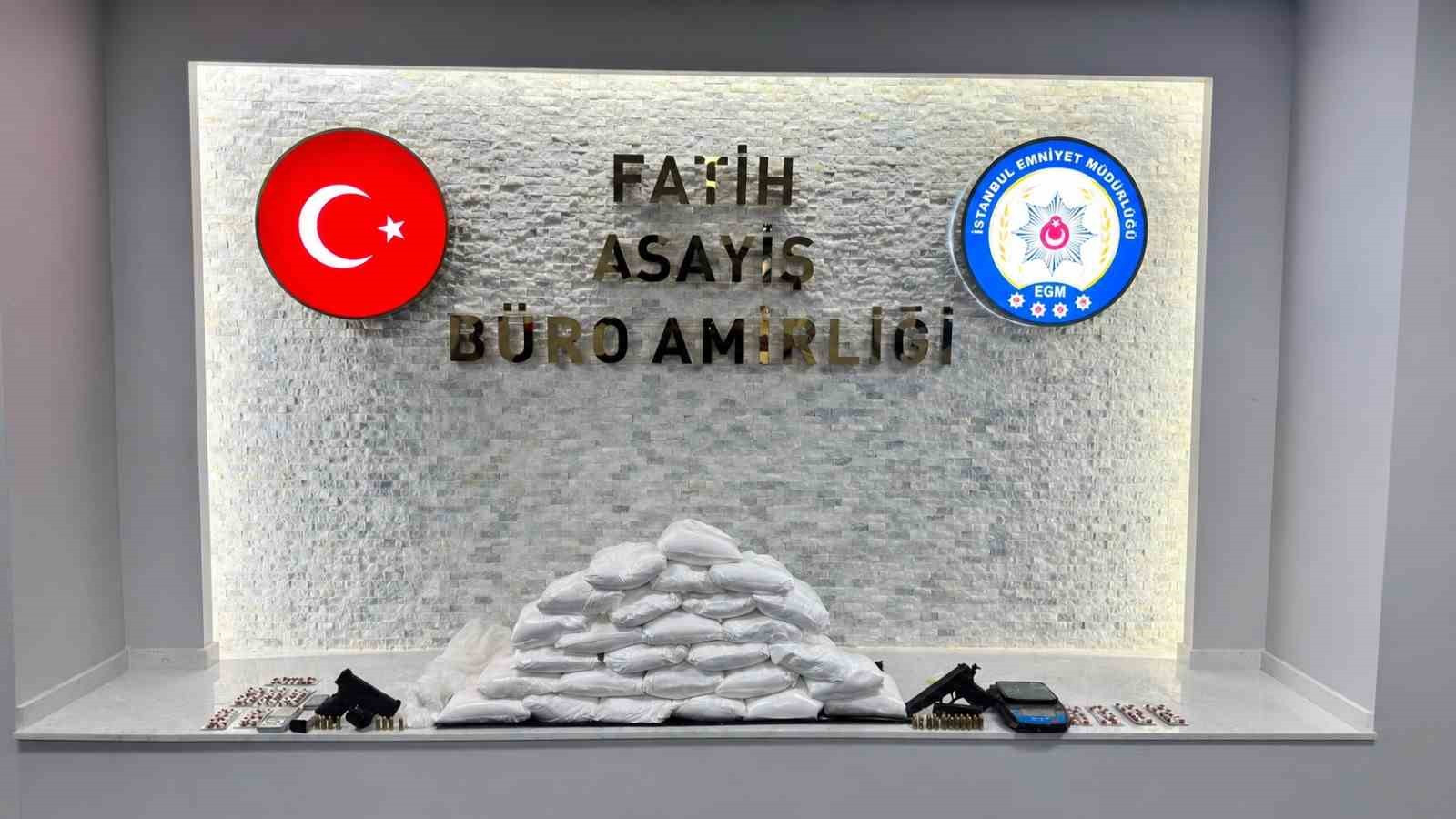 fatih-te-uyusturucu-operasyonu-31-kilogram-kokain-ele-gecirildi-1-gozalti