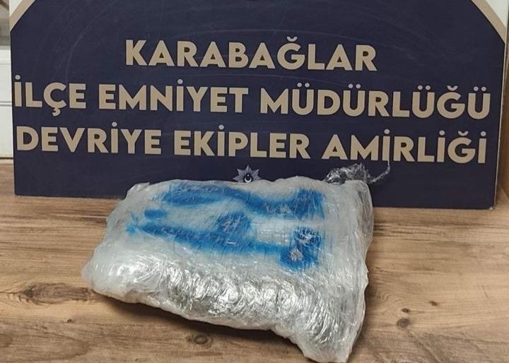 polisten-kacan-motosikletliden-1-kilo-200-gram-uyusturucu-cikti