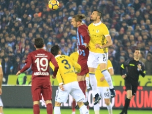 Fenerbahçe, Trabzonspor’a Karşı 37-22 Üstün