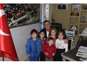 Minik Öğrencilerden Başkan Duymuş’a Ziyaret
