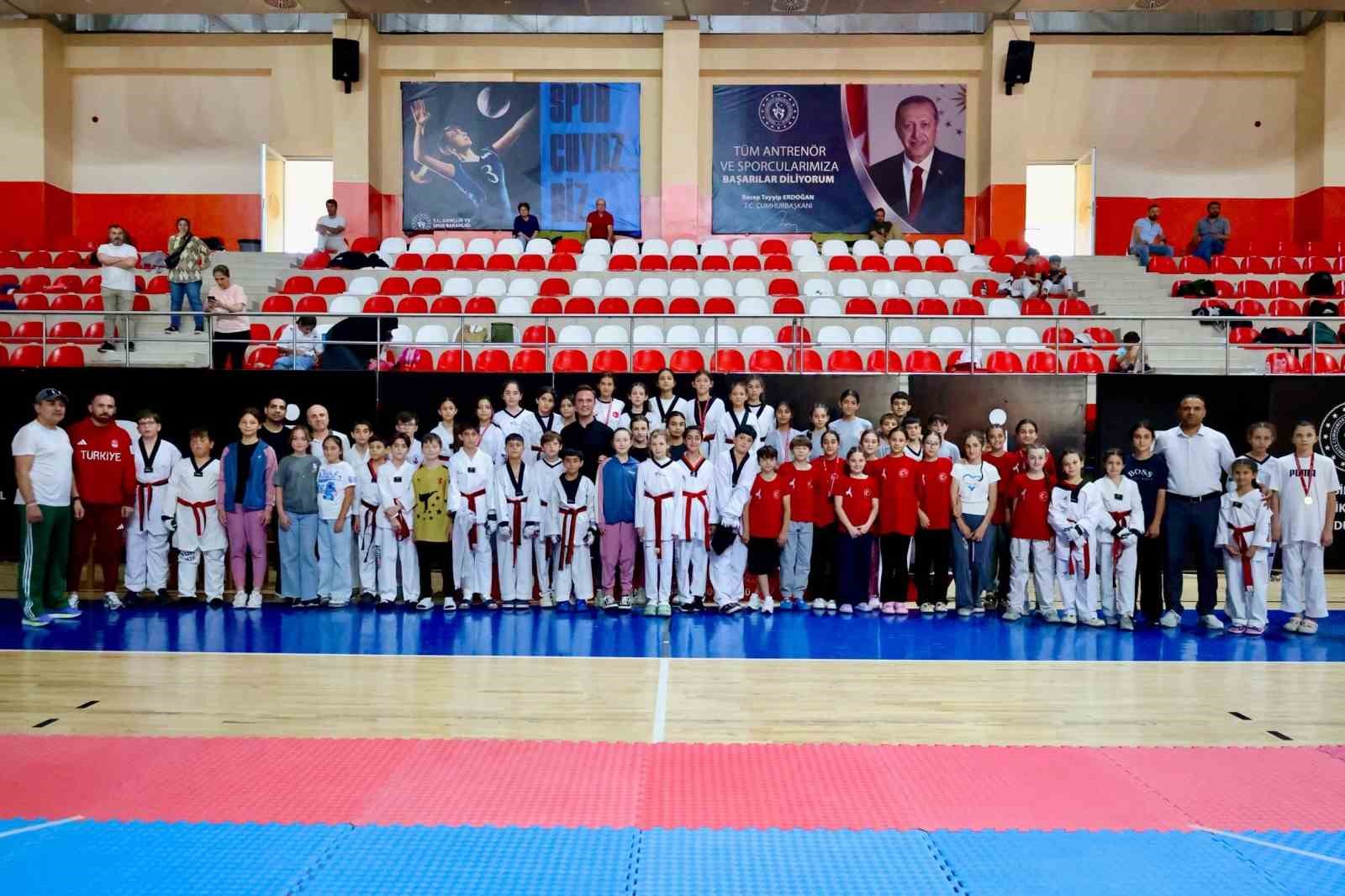 minik-taekwondocular-bati-grubu-secmelerinde-ter-doktu