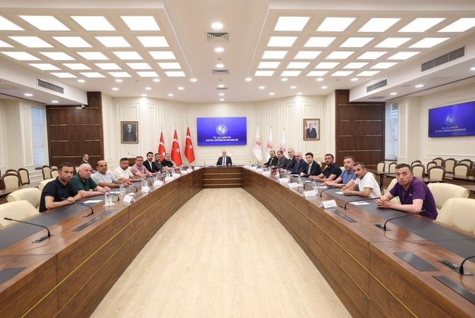 bakan-isikhan-turkiye-maden-iscileri-sendikasi-genel-baskani-akcul-u-kabul-etti