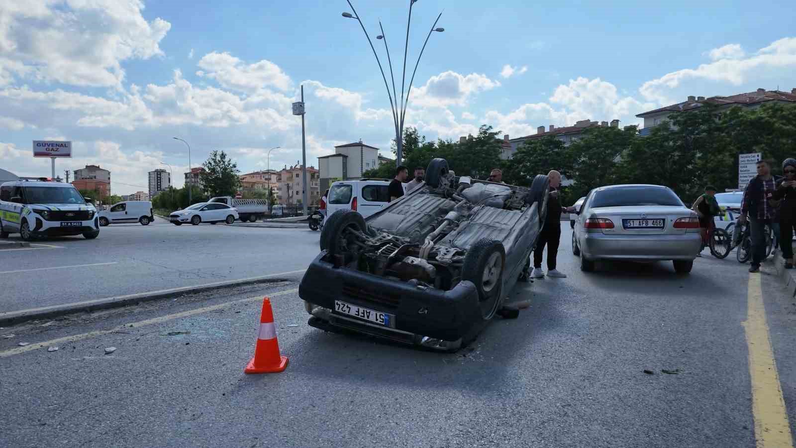 nigde-de-otomobil-takla-atti-1-yarali