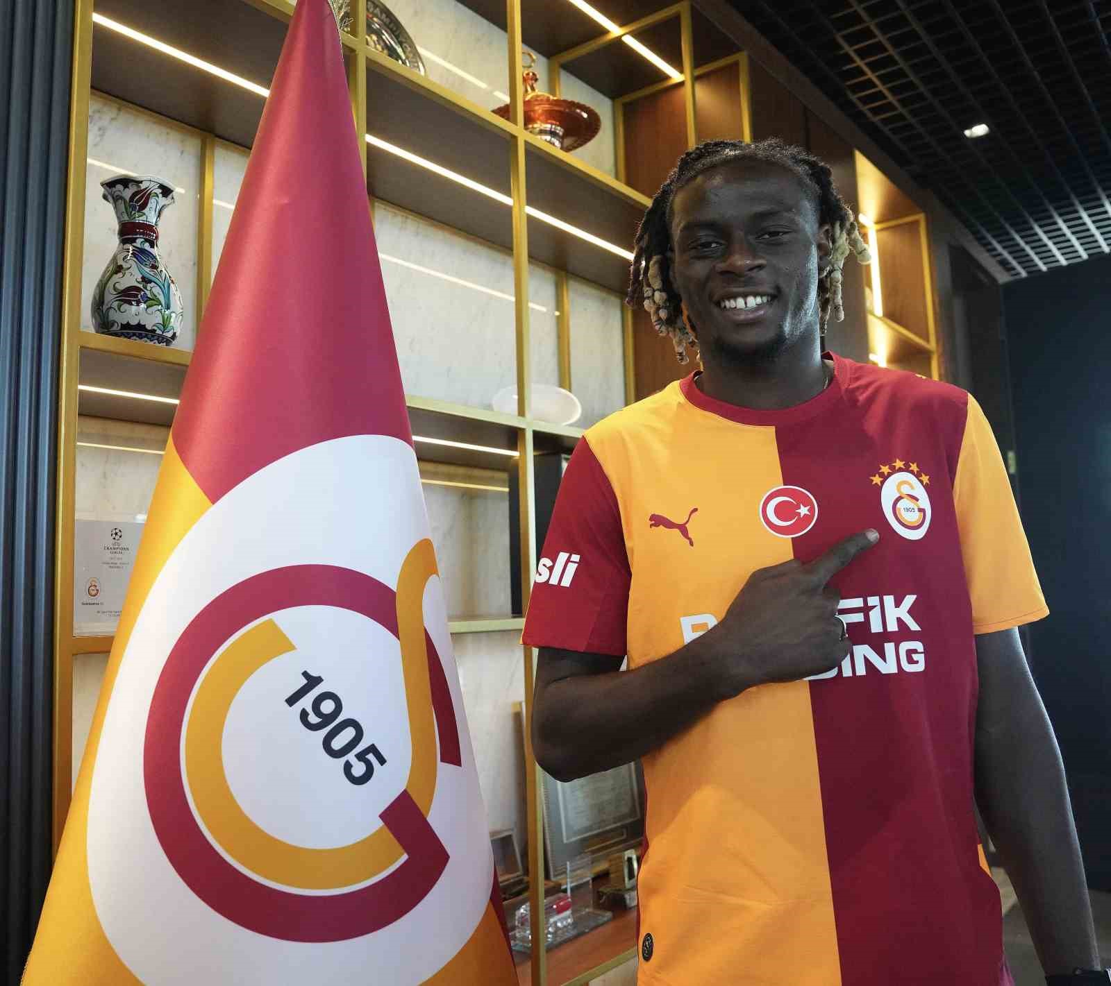 lesley-ugochukwu-galatasaray-in-11-fransiz-futbolcusu-oldu