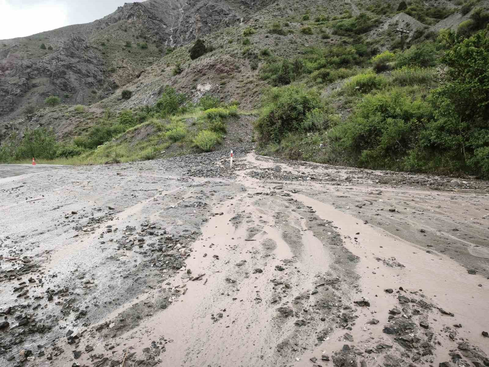 erzincan-kemah-yolunda-heyelan