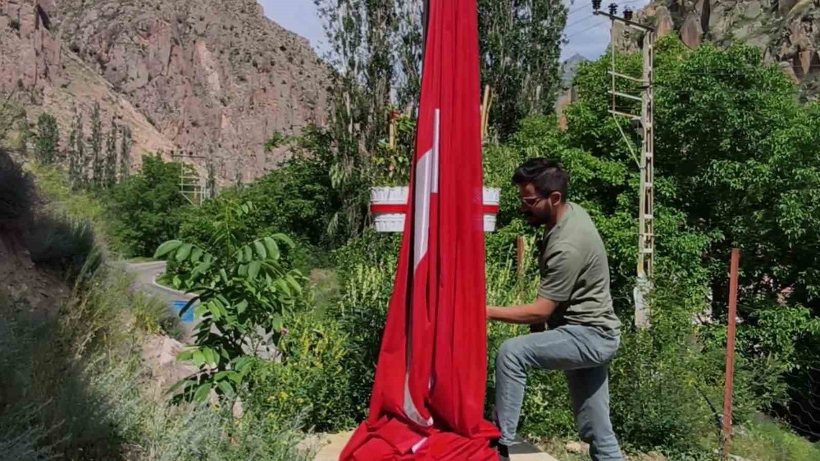 dusen-bayragi-onarip-yeniden-gondere-cektiler