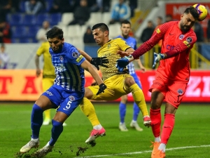 Spor Toto Süper Lig: Kasımpaşa: 1 - Evkur Yeni Malatyaspor: 0 (İlk Yarı)