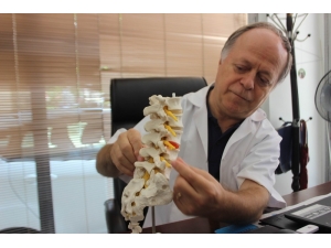 “Asitli Gıdalar, Stres Ve D Vitamini Eksikliği Kemiklerin Düşmanı”