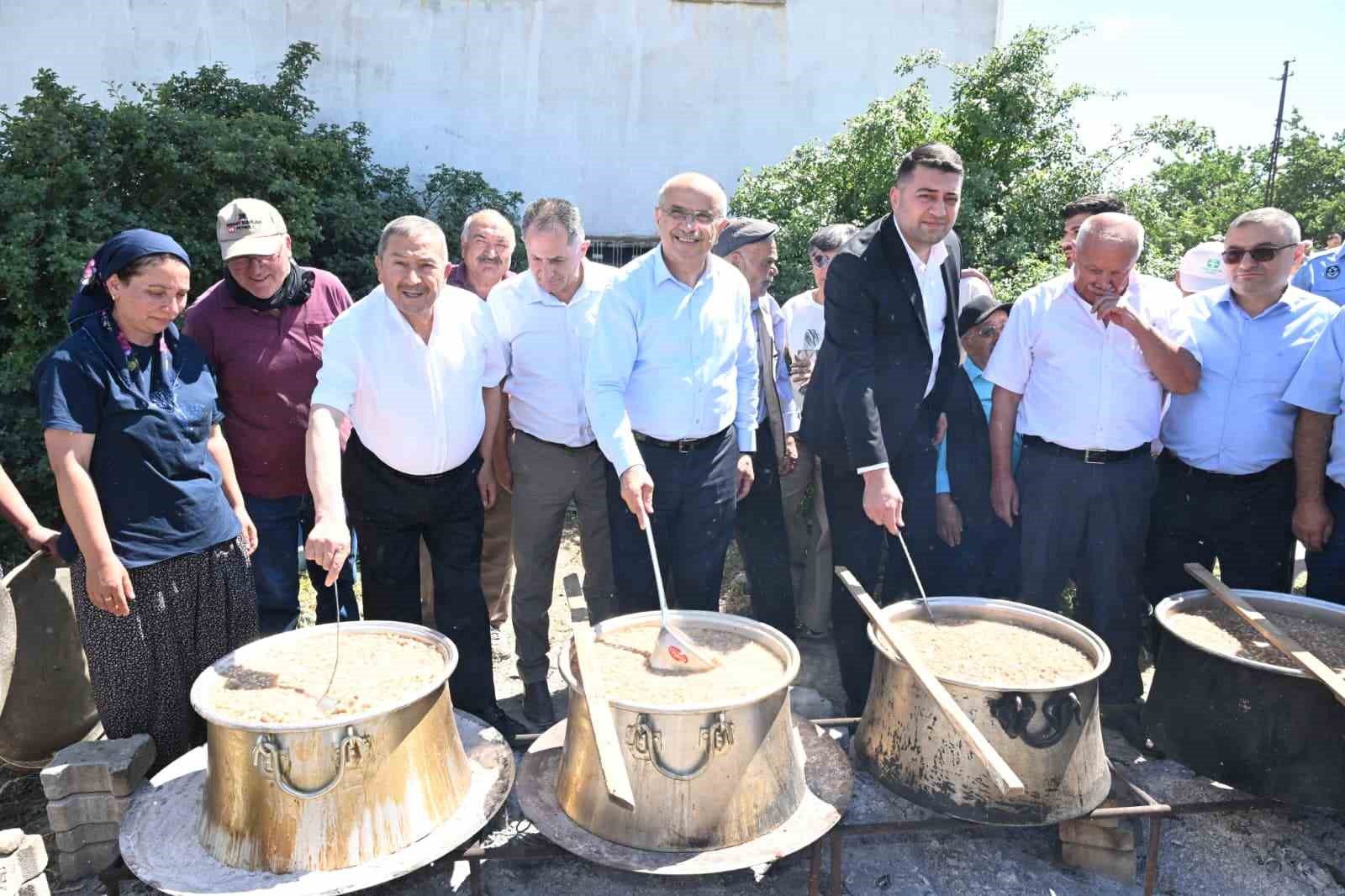 baskan-er-darende-de-asure-programina-katildi